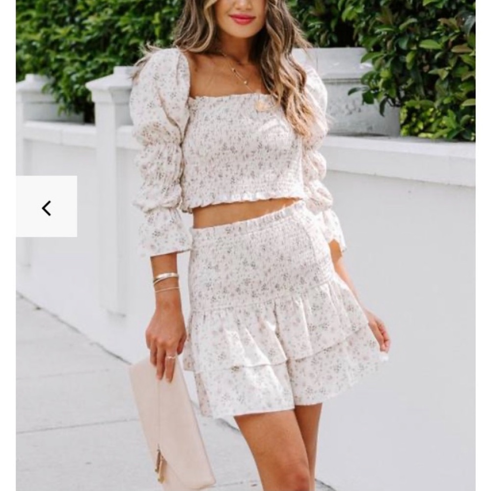 🛍FLASH SALE! VICI Floral Smocked Skirt